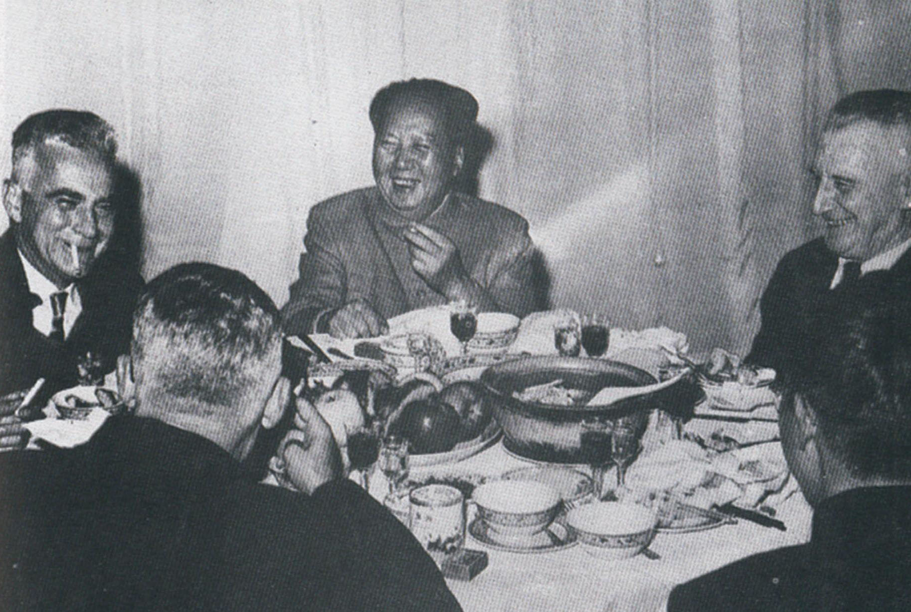 1960年艾黎在毛泽东主席家里做客